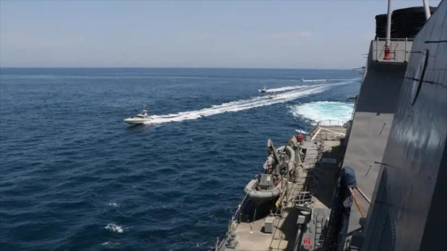 Irán vigila de cerca paso de buque de EEUU por estrecho de Ormuz | HISPANTV