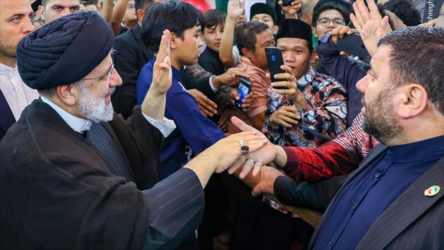 Vídeo: indonesios dan calurosa bienvenida al presidente iraní