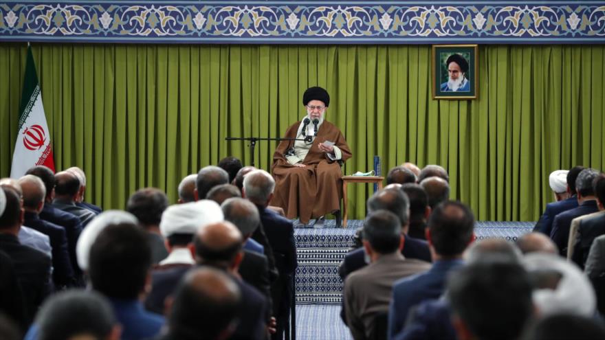 Líder de Irán: Ley antisanciones “salvó al país del desconcierto” | HISPANTV