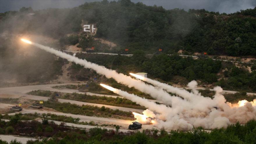 EE.UU. y Corea del Sur realizan su mayor simulacro con fuego real en Pocheon, cerca del Corea del Norte, 25 de mayo de 2023. (Foto: Yonhap)