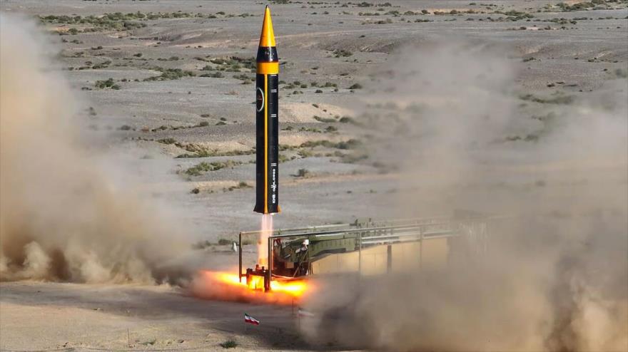 El momento del disparo del misil balístico iraní Jeibar o Joramshahr 4, 25 de mayo de 2023.
