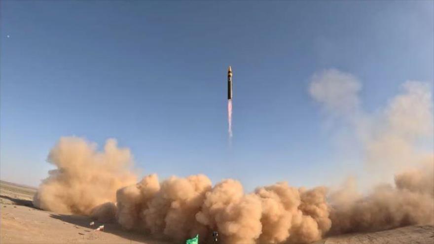 La Armada de Irán lanza el misil balístico Jeibar o Joramshahr 4, 25 de mayo de 2023. (Foto: Reuters)