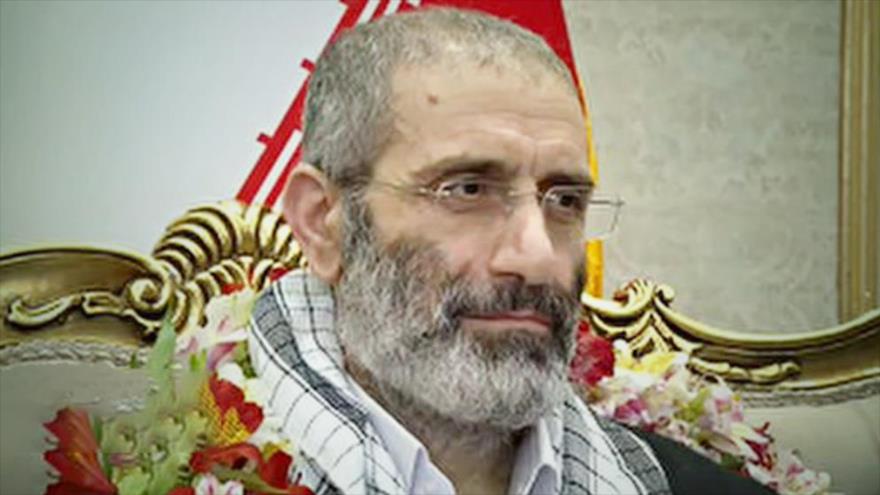 El diplomático iraní, Asadolá Asadi (c), a su llegada a Teherán, 26 de mayo de 2023.