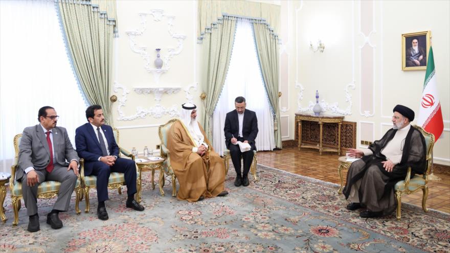 El presidente iraní, Ebrahim Raisi (dcha.), reunido con el secretario general de la OPEP, Haitham Al-Ghais, Teherán, 27 de mayo de 2023. (Foto: President.ir)