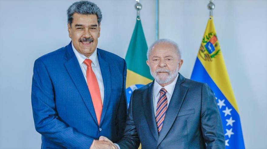 Presidente venezolano, Nicolás Maduro (izda.), y su par brasileño, Luiz Inácio Lula da Silva, Brasilia, 29 de mayo de 2023.
