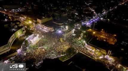 Miles de iraníes celebran aniversario del nacimiento del Imam Reza (P)