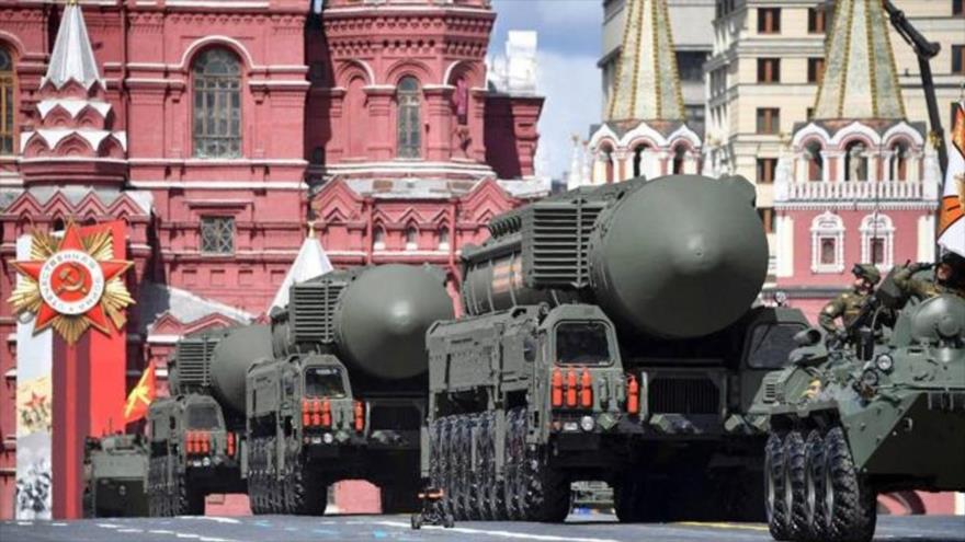 El Ejército ruso exhibe en el desfile del 9 de mayo unos lanzadores de misiles balísticos intercontinentales Yars en la Plaza Roja. (Foto: AFP)