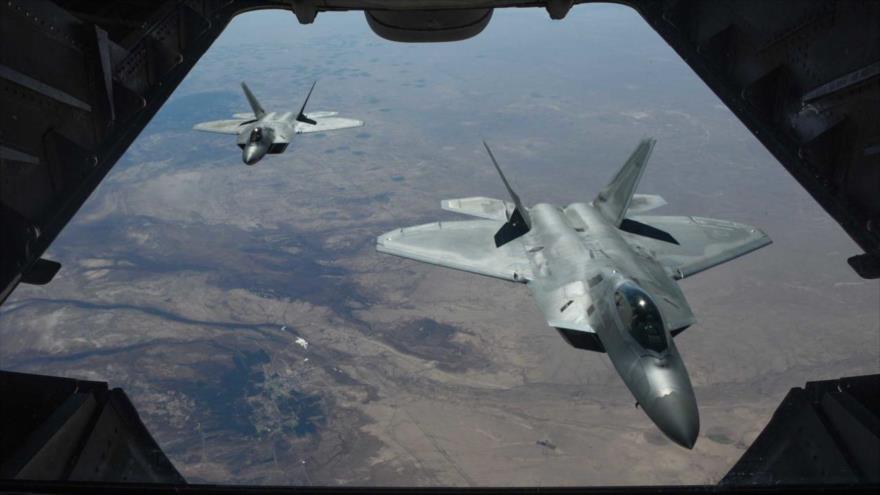 Dos cazas F-22 Raptors de la Fuerza Aérea de EE.UU. volando sobre Siria, 2 de febrero de 2018. (Foto: EPA)
