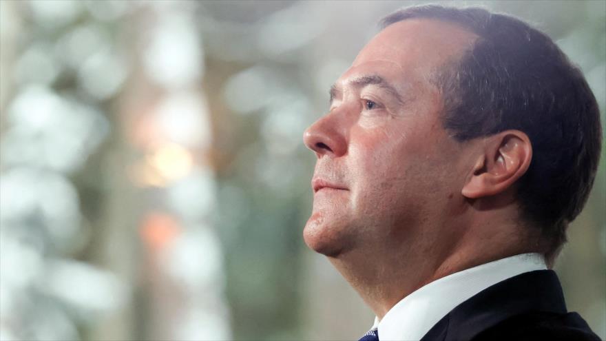 El vicepresidente del Consejo de Seguridad de Rusia, Dmitri Medvedev, da una entrevista en la residencia estatal de Gorki, Rusia, 25 de enero de 2022. (Foto: Reuters)
