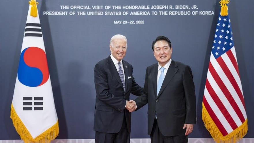 El presidente de EE.UU., Joe Biden, y su par surcoreano, Yoon Suk-yeol, se reúnen en Seúl, 21 de mayo de 2022.