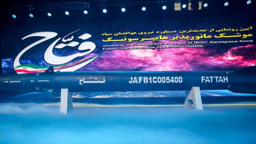 El misil hipersónico iraní Fattah durante la ceremonia de su presentación en Teherán, la capital, 6 de junio de 2023.