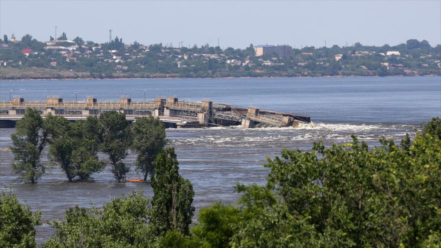 La represa de Nueva Kajovka, destruida durante el conflicto entre Rusia y Ucrania en la región de Jersón, 6 de junio de 2023. (Foto: Reuters)