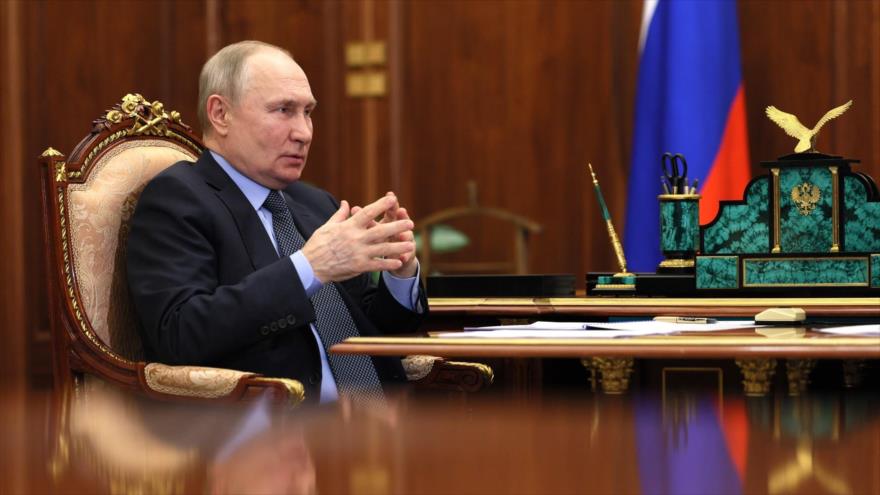 Putin califica ataque a presa Nueva Kajovka como acto de “barbarismo”