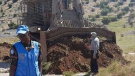 Vídeo: Hombre libanés frena avance de una excavadora israelí
