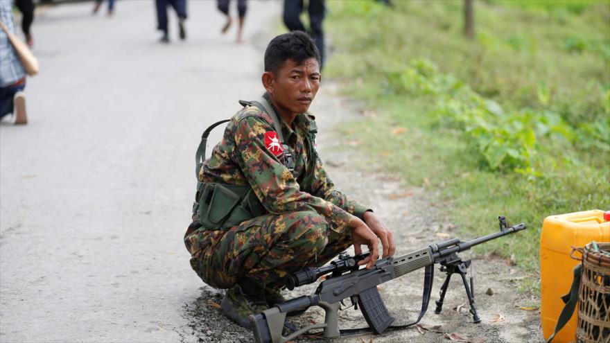 Se ve a un soldado durante el genocidio de Rohingya en Maungdaw (Rajine), Myanmar, agosto de 2017. (Foto: Reuters)