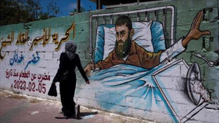 Presos administrativos palestinos se declaran en huelga de hambre 