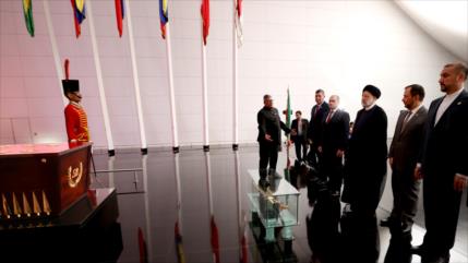 Raisi rinde homenaje al Libertador Simón Bolívar en Caracas