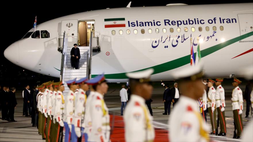 El presidente de Irán, Seyed Ebrahim Raisi, llegada al Aeropuerto Internacional José Martí de La Habana, 14 de junio de 2023.