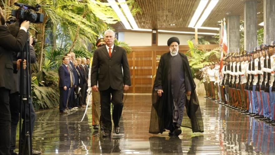 Presidente de Irán es recibido por su homólogo cubano en La Habana