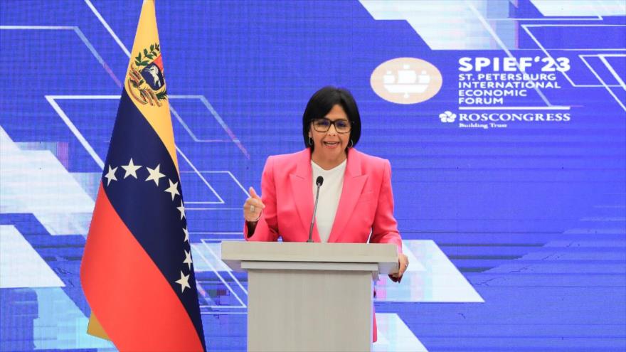 Delcy Rodríguez, vicepresidenta Ejectuva de Venezuela, en el XXVI Foro Económico Internacional en la ciudad de San Petersburgo, 15 de junio de 2023.