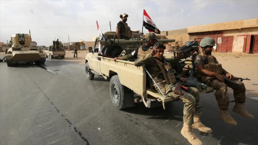 Las fuerzas iraquíes y los miembros de Al-Hashad al-Shabi ingresan a Al-Qaim, noviembre de 2017. (Foto: AFP)