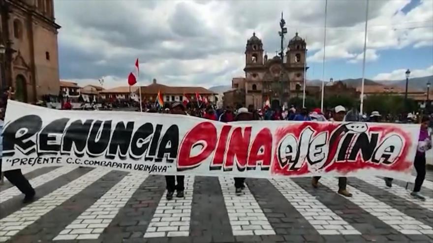 Peruanos continúan protestas contra Dina Boluarte