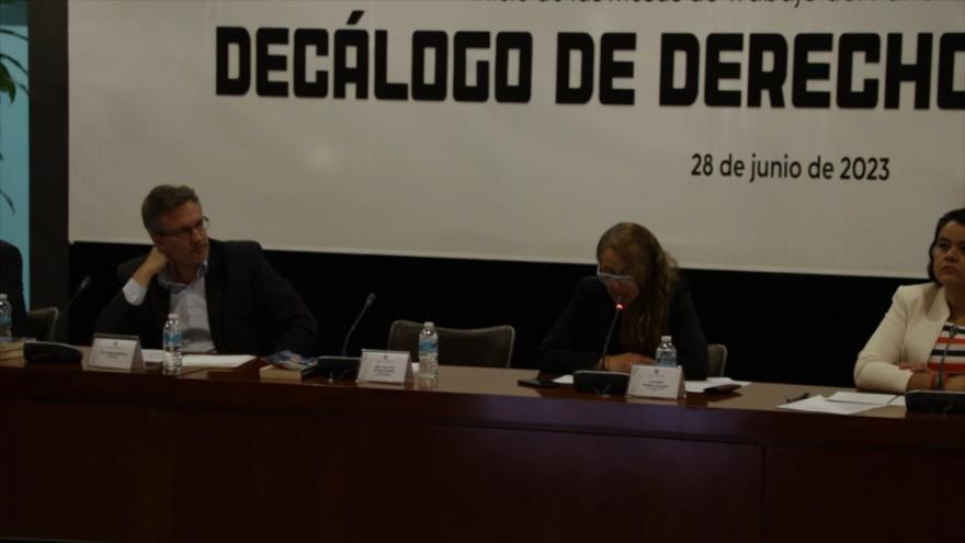 Parlamento de México urge la regulación de las redes sociales 