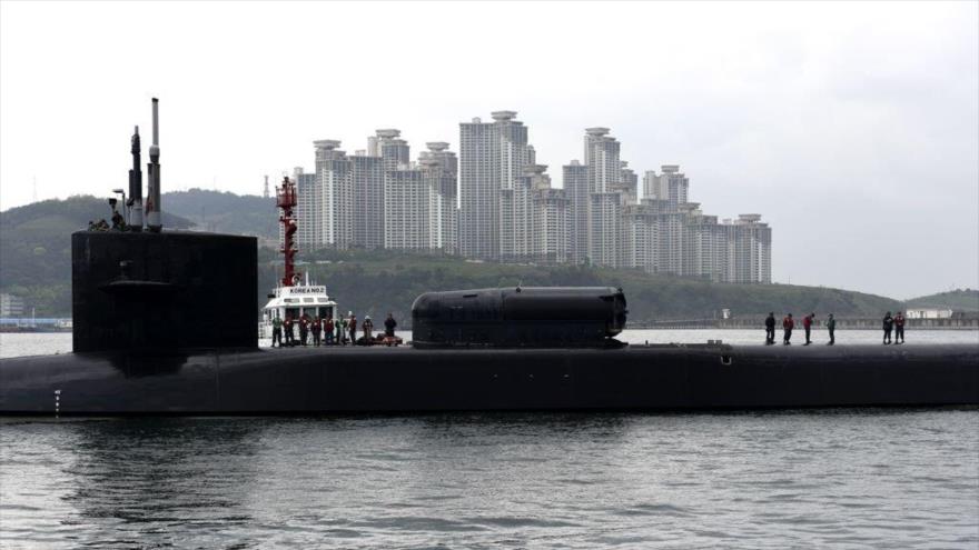 El submarino de misiles guiados USS Michigan llega a Busan, en Corea del Sur, 25 de abril de 2017.