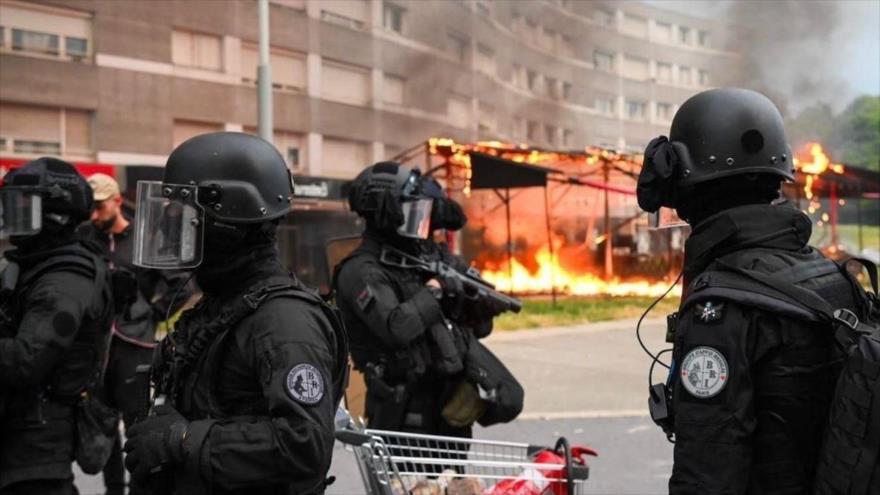 Al menos 667 detenidos en tercera noche de protestas en Francia | HISPANTV