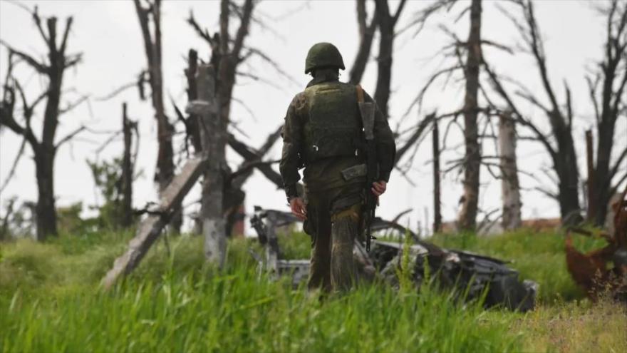 Un soldado ruso en la región de Bajmut.