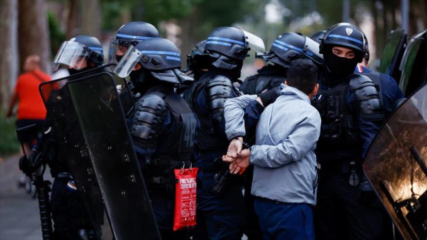 Vídeo: Policía gala arresta brutalmente a hombre con síndrome de Down 