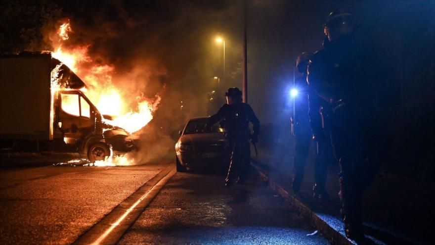 Francia realiza toques de queda nocturnos ante incesantes protestas | HISPANTV