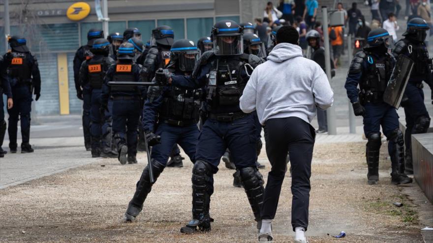 Francia apoya la violencia policial contra los manifestantes | HISPANTV