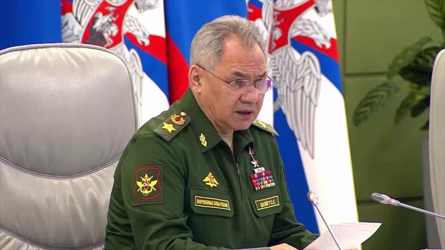 El ministro de Defensa ruso, Serguéi Shoigú, preside una reunión con altos cargos de las Fuerzas Armadas en Moscú.