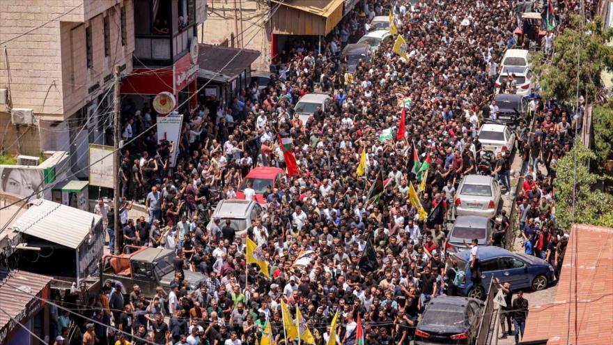 Tristeza y furia marcan funeral de mártires de ataque israelí a Yenín
