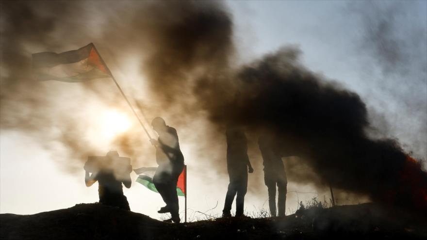 Palestinos protestan contra la redada en Yenin por el régimen israelí, en el sur de la Franja de Gaza, 4 de julio de 2023. (Foto: Reuters)