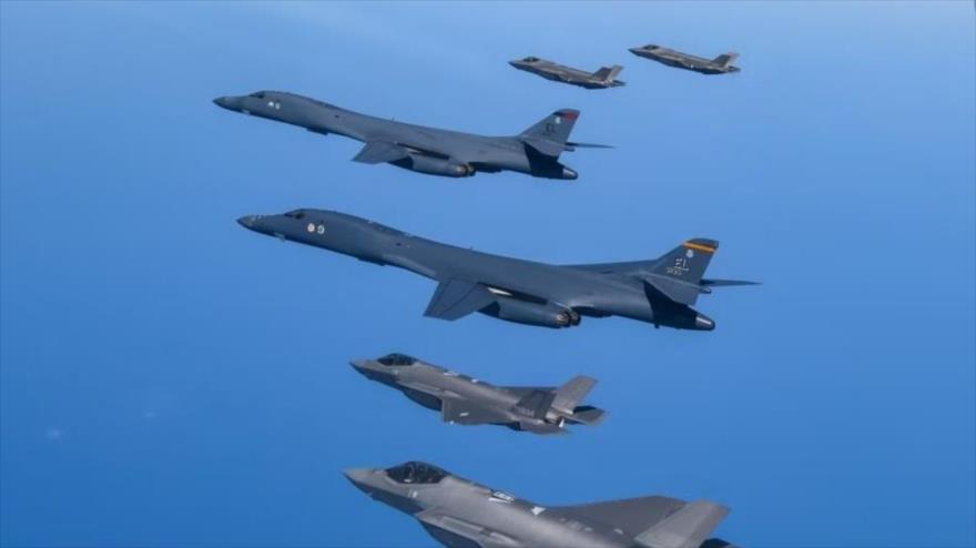 Bombarderos de EE.UU. y aviones de combate de Corea del Sur participan en un simulacro aéreo conjunto, 19 de marzo de 2023. (Foto: Reuters)