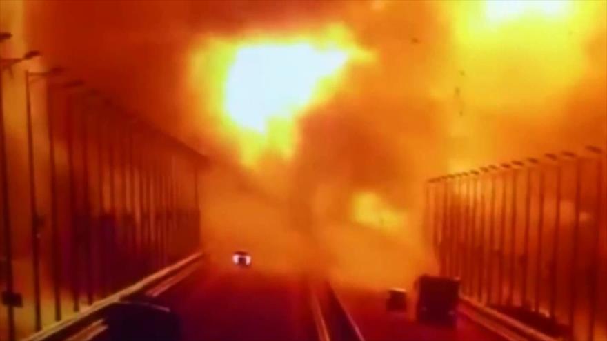 Envío de bombas de racimo a Ucrania. Atentado contra el puente de Crimea – Noticiero 02:30