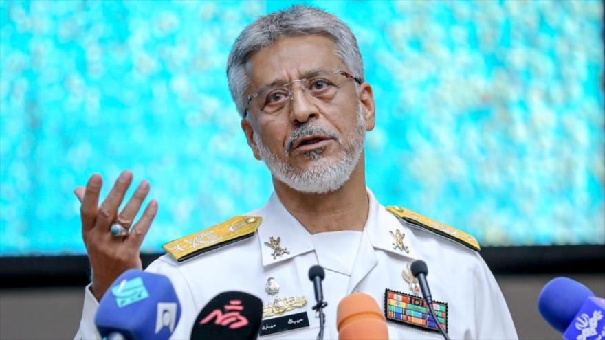El contraalmirante Habibolá Sayari, comandante adjunto del Ejército para Asuntos de Coordinación de Irán.
