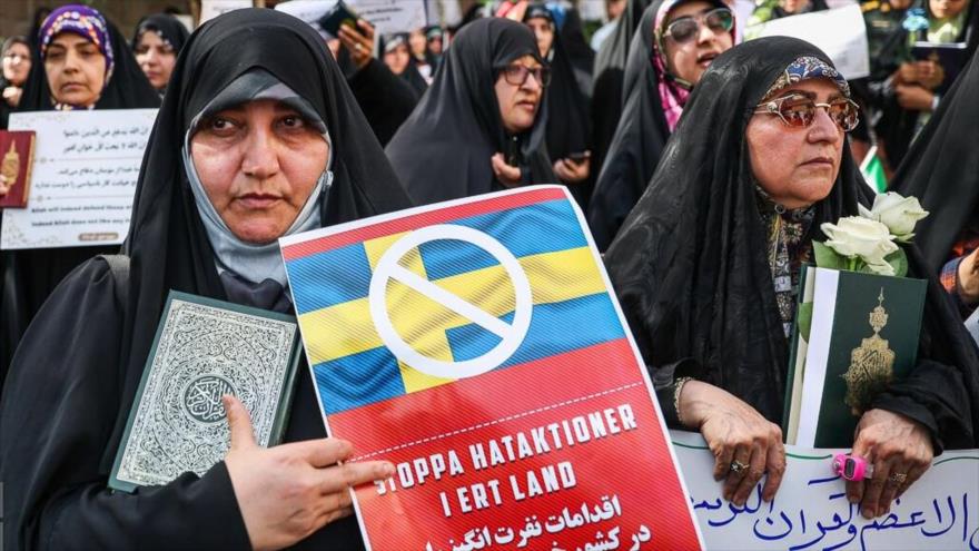 Una protesta frente a la embajada sueca en Teherán contra la profanación del Corán frente a la embajada sueca en Teherán, 30 de junio de 2023. (Foto: IRNA)