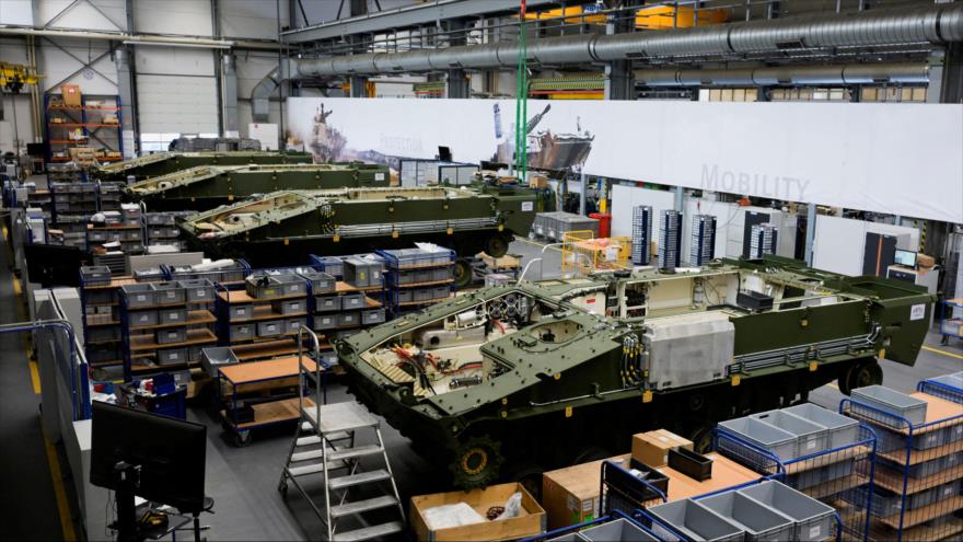 Vehículos de combate Lynx en una línea de producción en la planta de la empresa alemana Rheinmetall, en Unterluess, Alemania, 6 de junio de 2023. (Foto: Reuters)