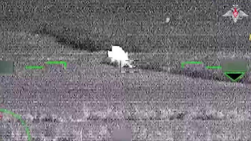 Vídeo: Helicóptero ruso Ka-52 destruye vehículo blindado ucraniano