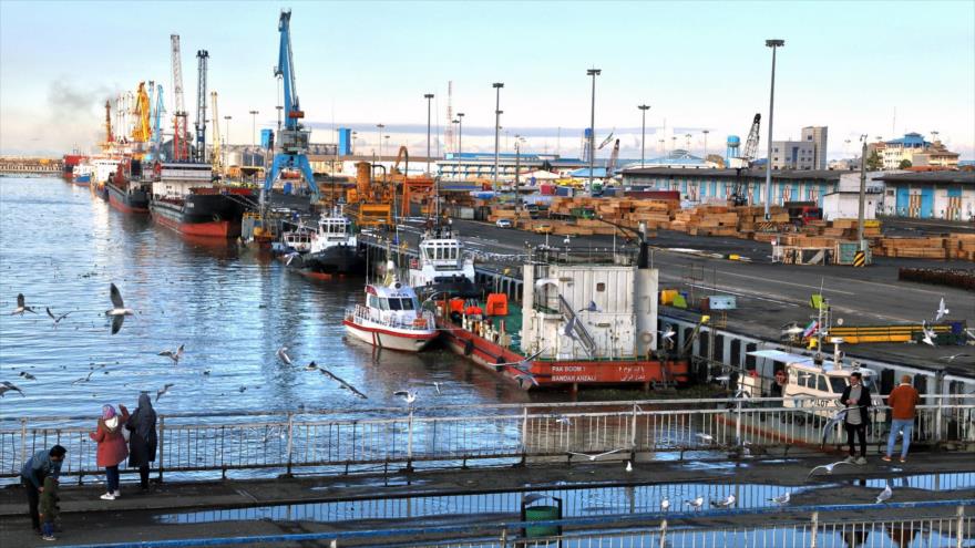 Un muelle en la ciudad portuaria iraní de Bandar Anzali, situada en las costas del mar Caspio.