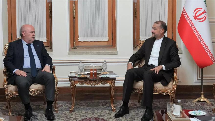 El canciller iraní, Hosein Amir Abdolahian (dcha.), y el coordinador de la ONU, Feridun Hadi Sinirlioglu, Teherán, 17 de julio de 2023. (Foto: mfa.gov.ir)