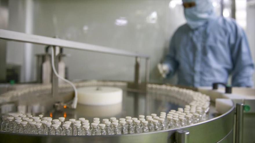 Línea de producción de vacuna en una empresa iraní. 