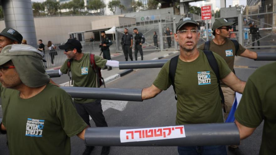 Vídeo: Miles de israelíes bloquean edificios públicos en nueva protesta