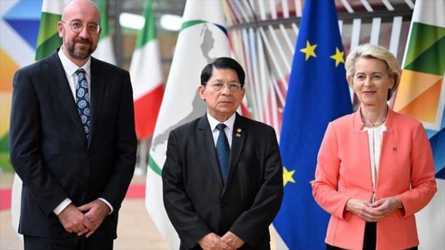 Jefe del Consejo Europeo, Charles Michel (izda.), canciller nicaragüense, Denis Moncada (centro) y presidenta de la Comisión Europea, Ursula von der Leyen, Bélgica, 17 de julio de 2023.