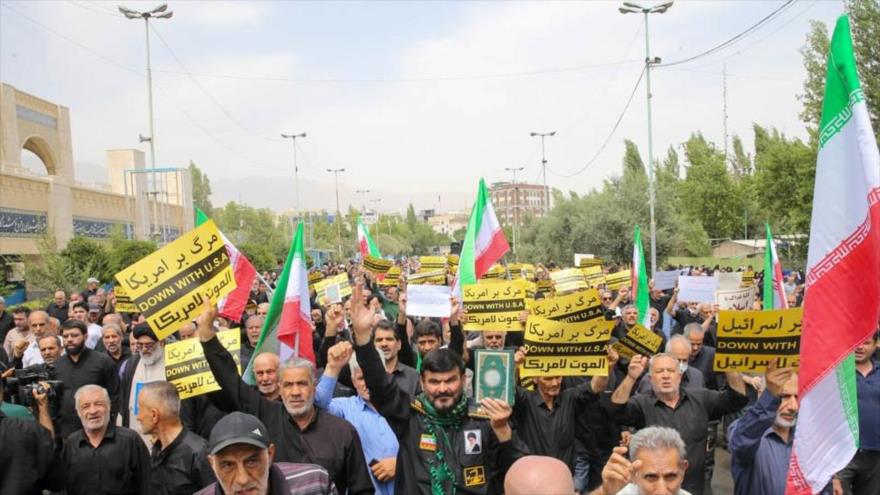 Los manifestantes iraníes marchan en protesta por la profanación del Sagrado Corán en Suecia, Teherán, la capital de Irán, 21 de julio de 2023. (Foto: FARS)