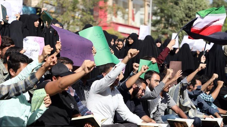 Ciudadanos iraníes protestan en la ciudad de Mashad por la profanación del sagrado Corán en Suecia, 21 de julio de 2023. (Foto: IRIB)