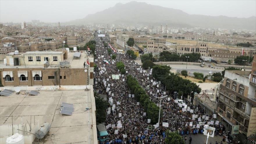Marcha masiva de los yemeníes en protesta por la profanación del Corán en Suecia y Dinamarca, Saná, la capital, 24 de julio de 2023.